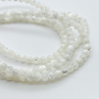 Перламутр Шар бусины, цвет белый, диаметр около 3-3,5 мм, цена за нить 38 см