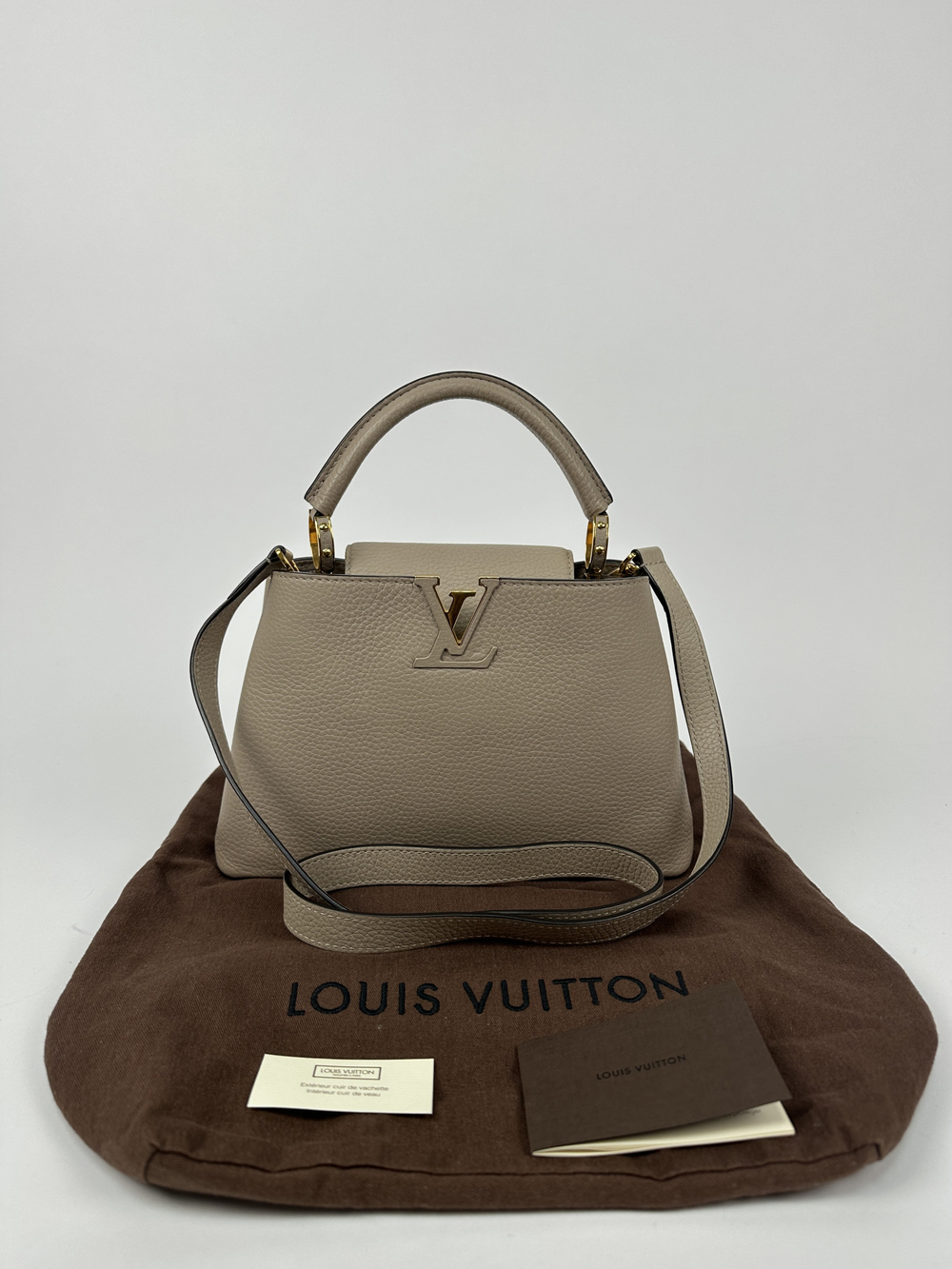 Сумка Louis Vuitton Capucines BB