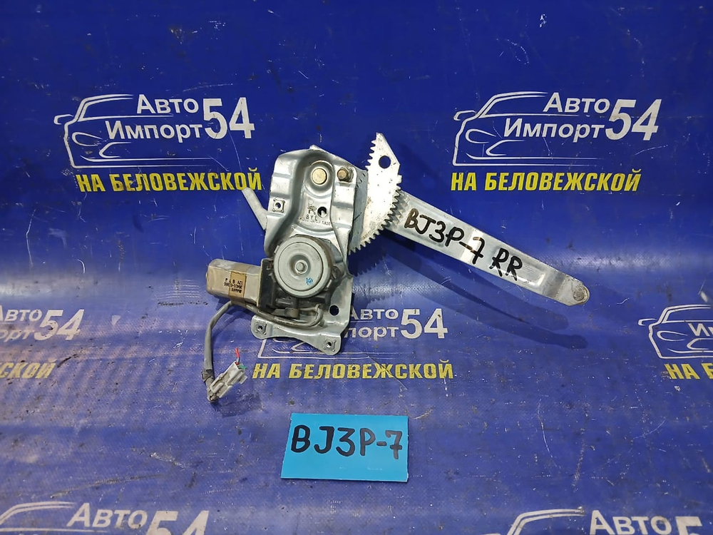 Стеклоподъемник задний правый MAZDA FAMILIA 2001