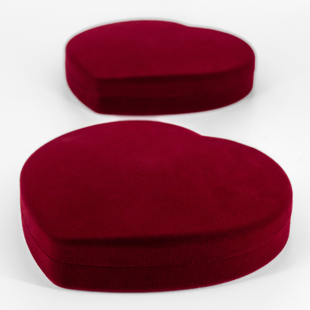 Крупный футляр‑сердечко для презентации набора ювелирных изделий