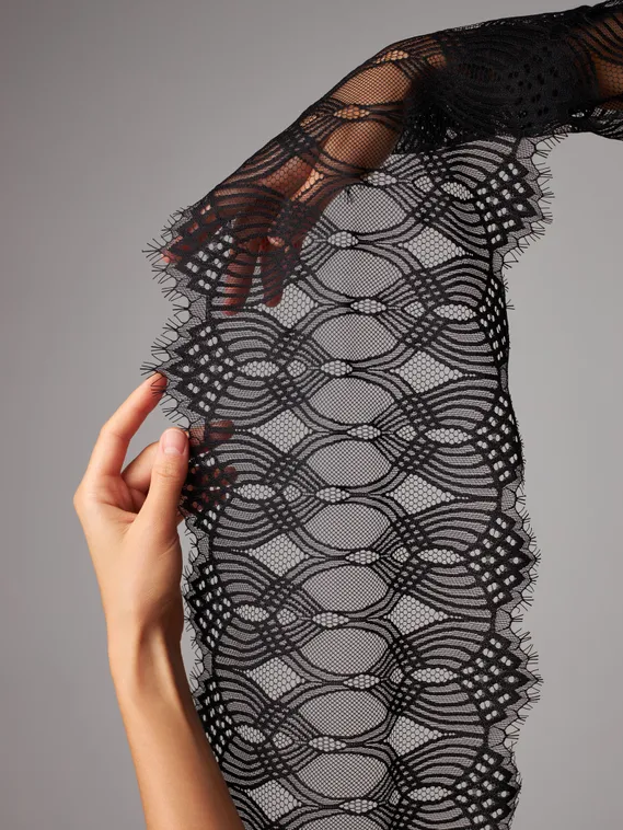 01-56 Кружево шантильи 22 см, черный 170