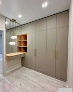 Шкаф с зеркалом и рабочей зоной на заказ