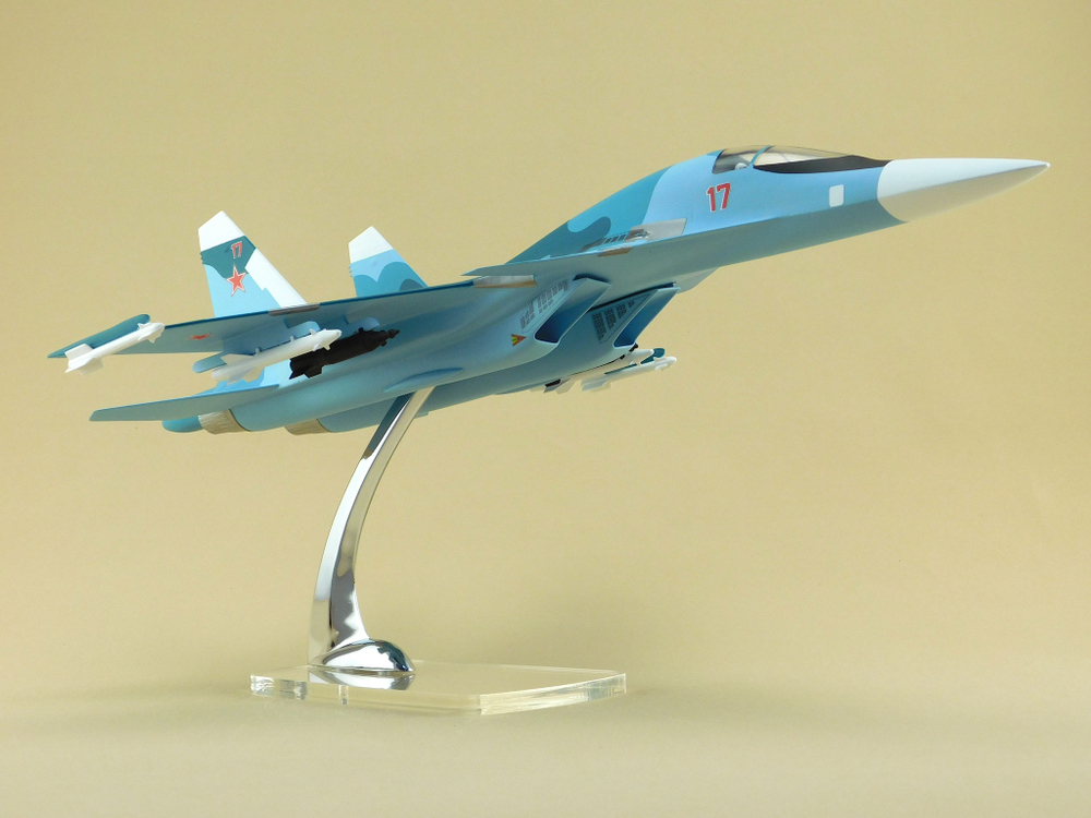 Модель самолета Су-34 (М1:48 ВВС России, RF-95845, 17)
