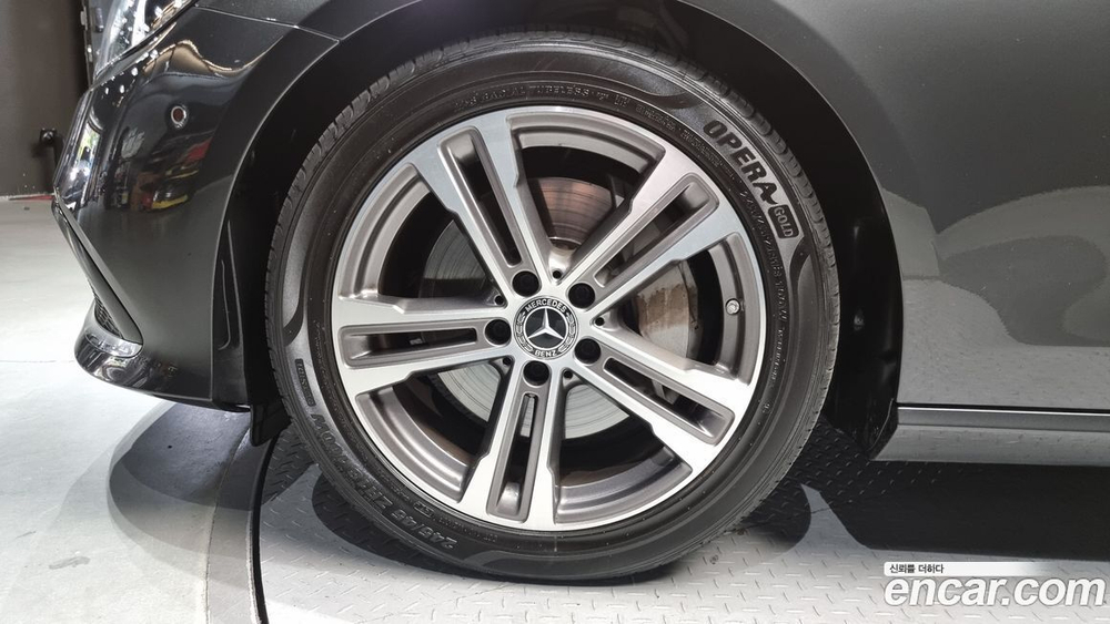 Mercedes-Benz E-Class W213 E350 4MATIC Avangarde (05.2021)