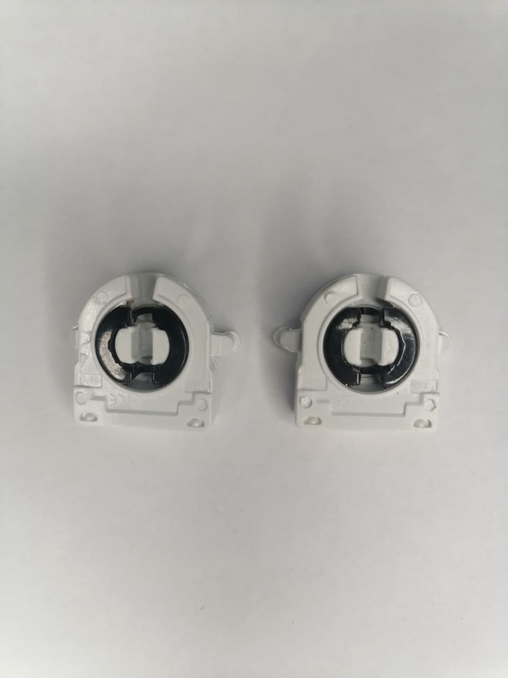 Патрон G13 2 штуки с ножками штырьки белый