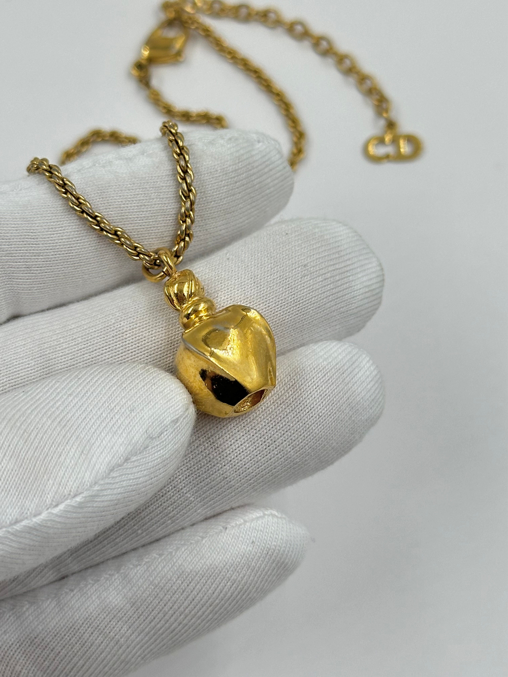 Кулон в виде флакона духов Poison Christian Dior