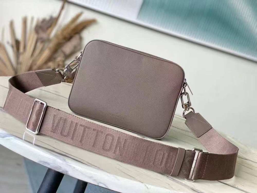 Сумка через плечо/мессенджер Louis Vuitton Fastline