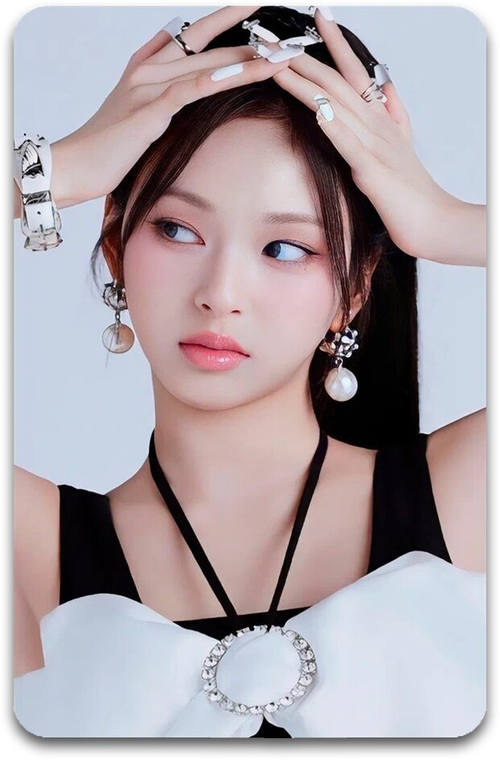 Карта #2953 / CHIQUITA (BABYMONSTER)