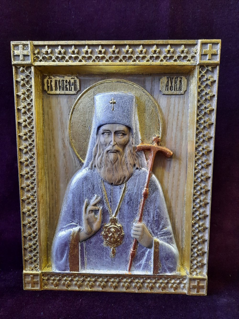 Икона "Святой Лука", крымский дуб, поталь