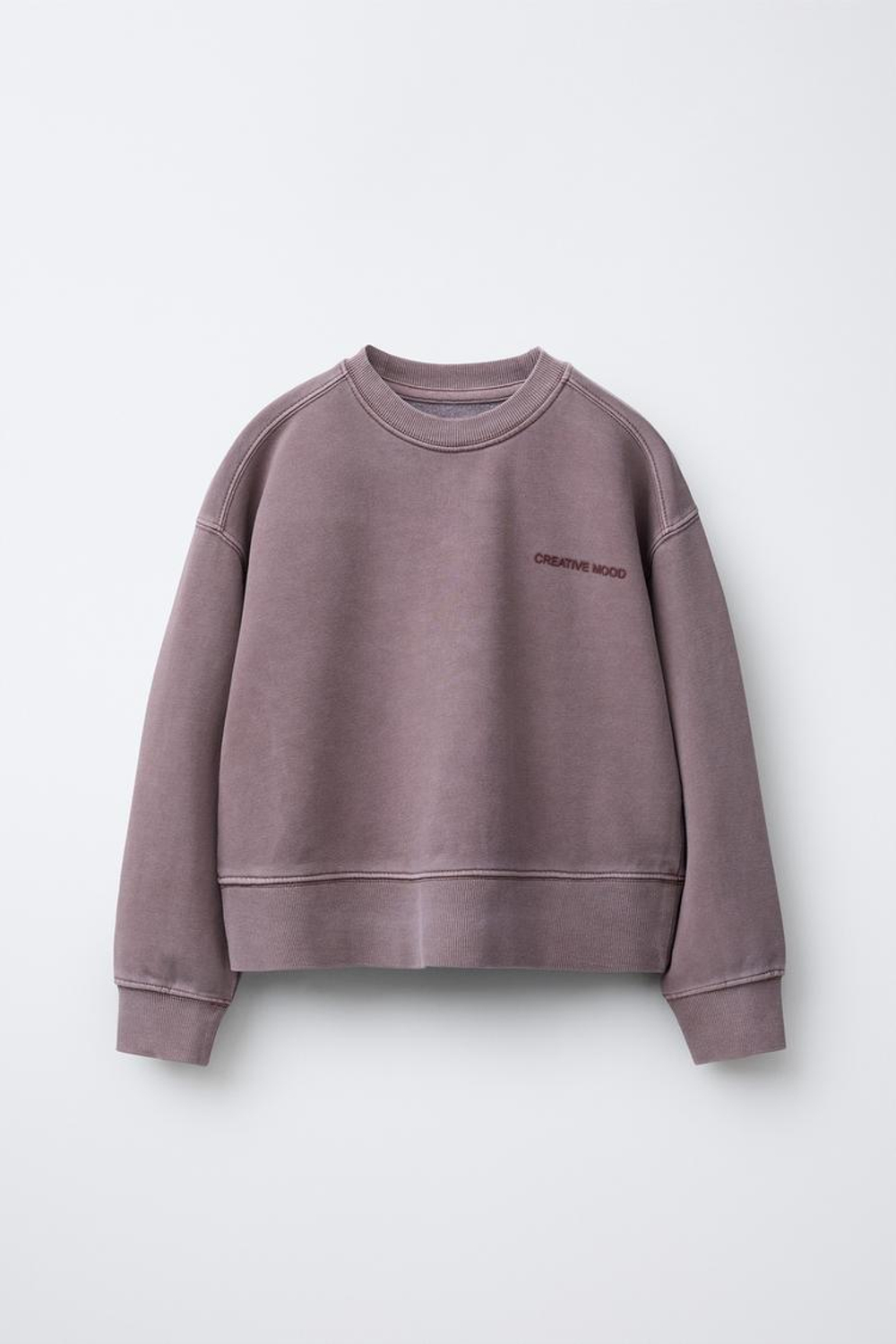 ZARA ТОЛСТОВКА С НАДПИСЬЮ И ЭФФЕКТОМ ПОТЕРТОСТИ, СЛИВОВЫЙ