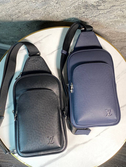 Сумка-слинг Louis Vuitton