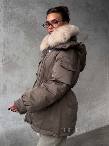 Парка на пуху с меховым воротником и капюшоном