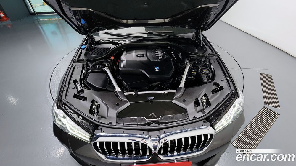 BMW 5 Series (G30) 520i M Sports (03.2022)