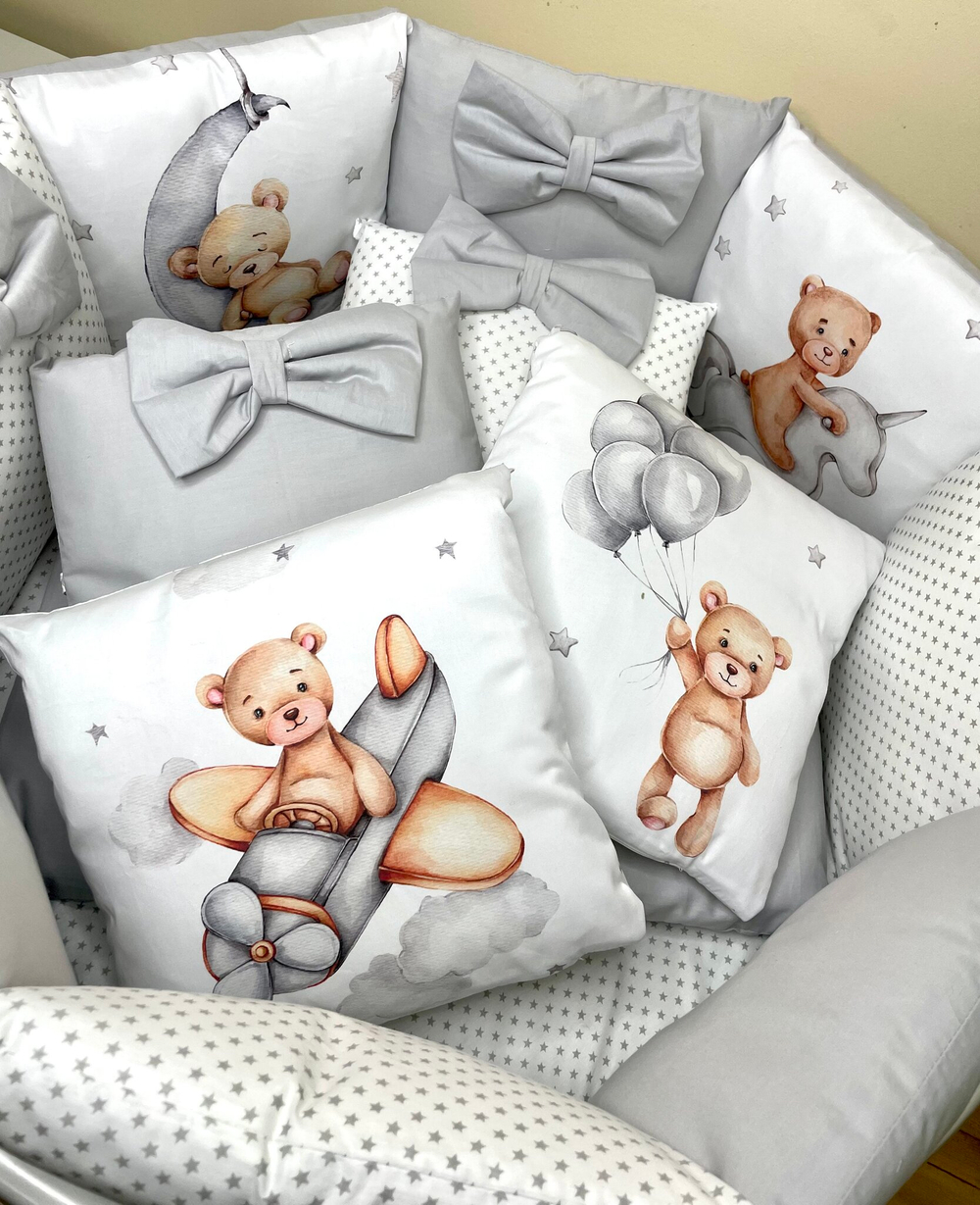 Комплект в кроватку 18 предметов "Мишка на самолёте" розовый, сатин