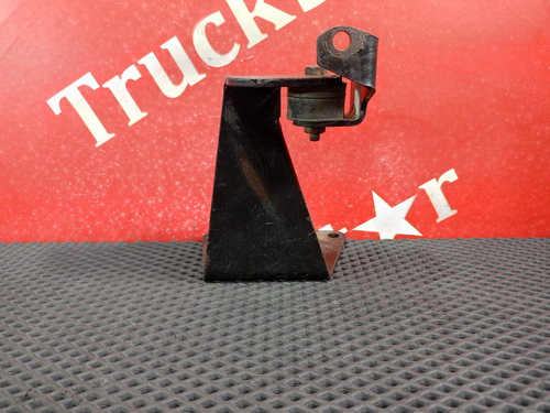 Кронштейн глушителя основного