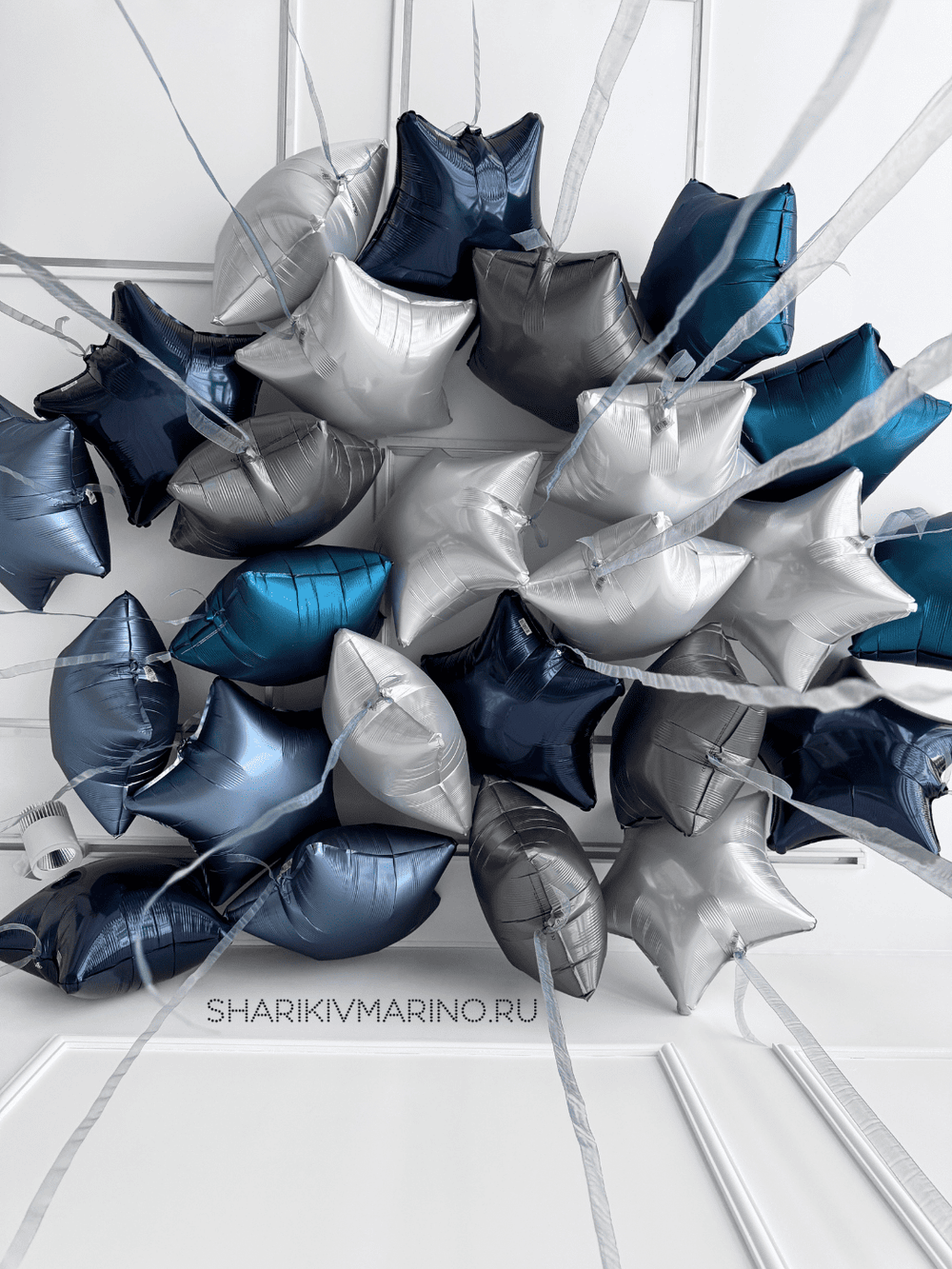 Роскошная композиция из фольгированных звёзд: элегантное украшение для вашего праздника!