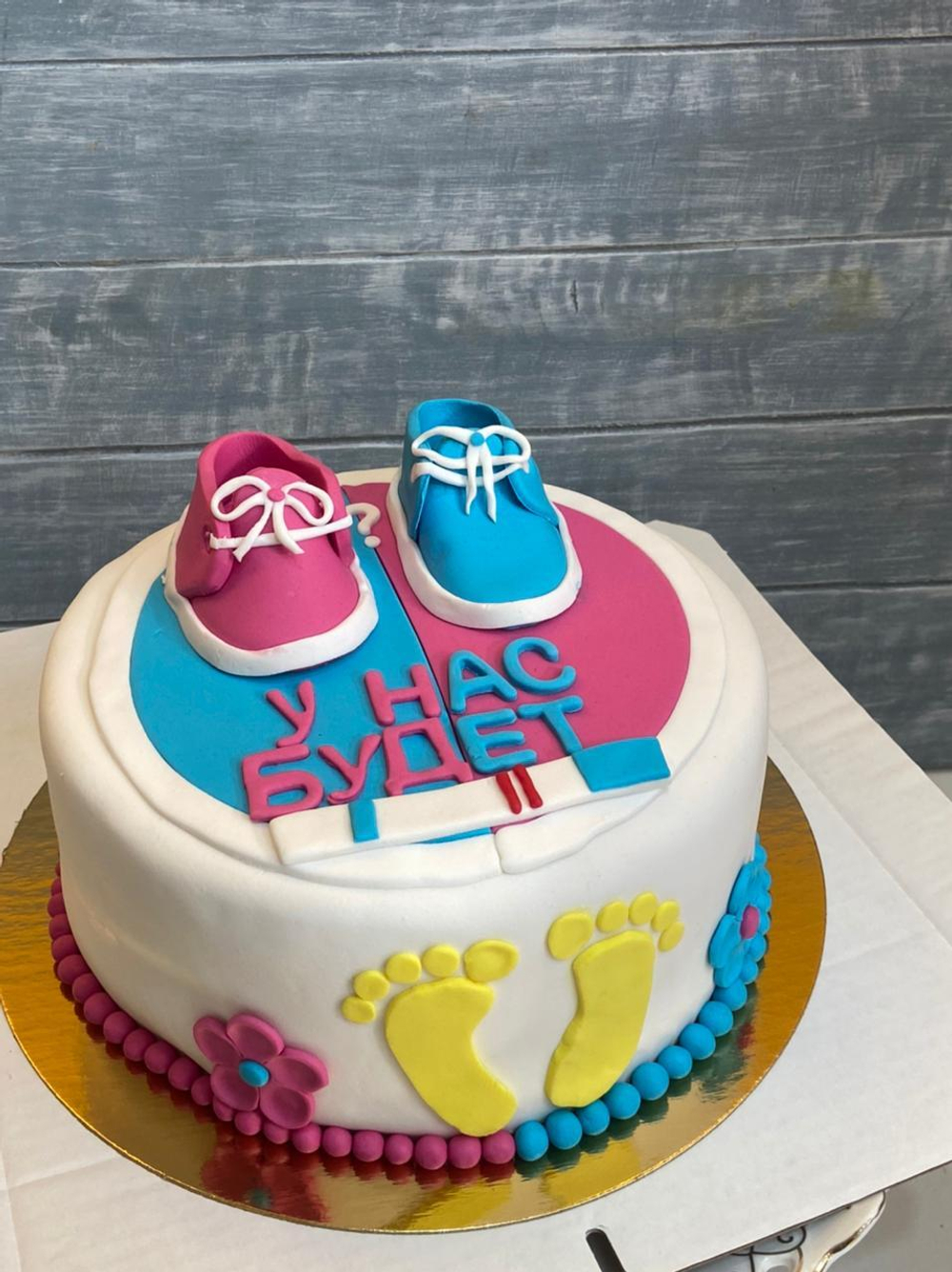 Торт на гендер пати с тапочками, Gender party, gender reveal cake