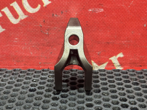 Кронштейн форсунки двигателя 2019 г.