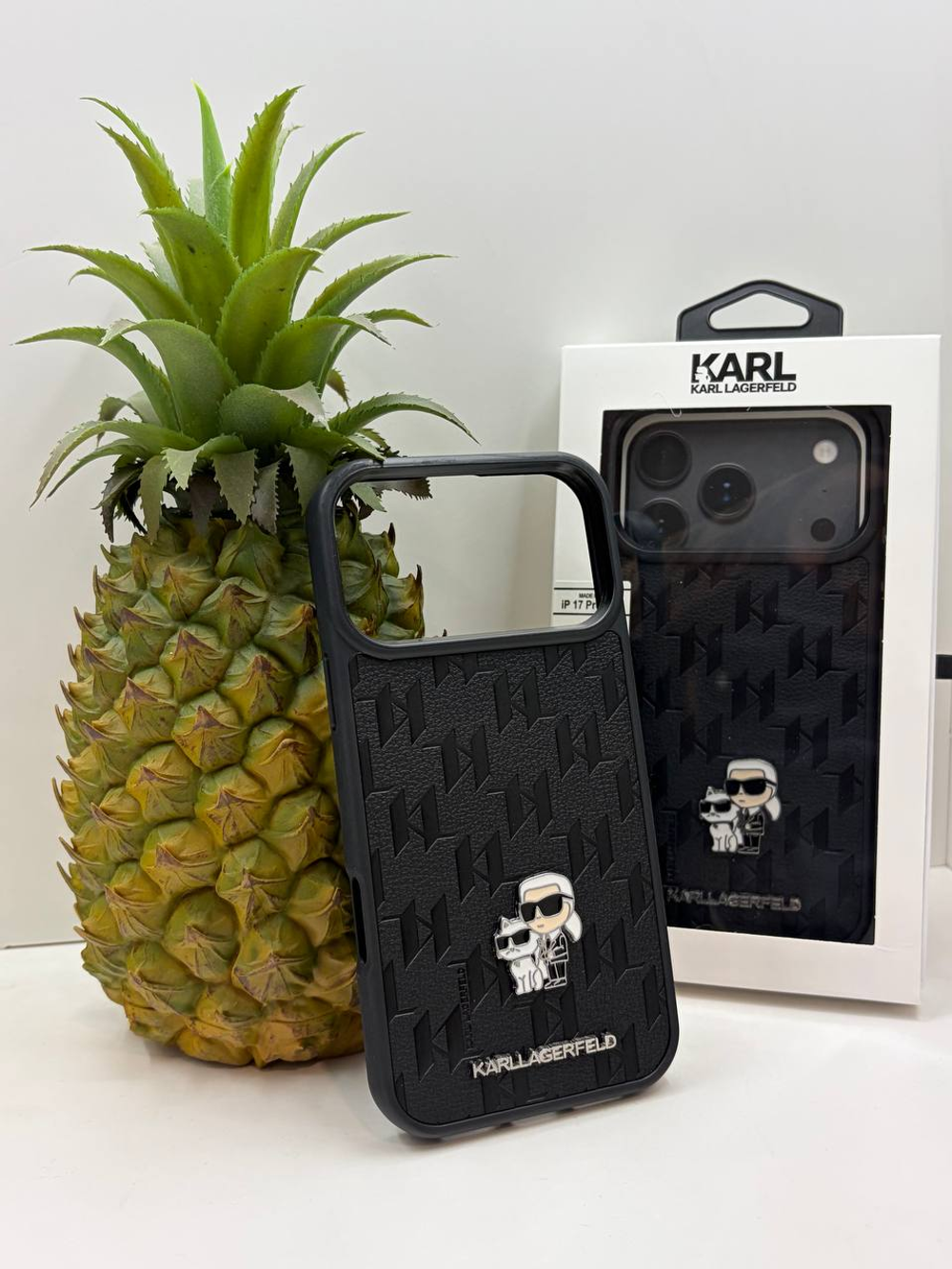 Накладка KARL LAGERFELD для iPhone 17 Pro Max