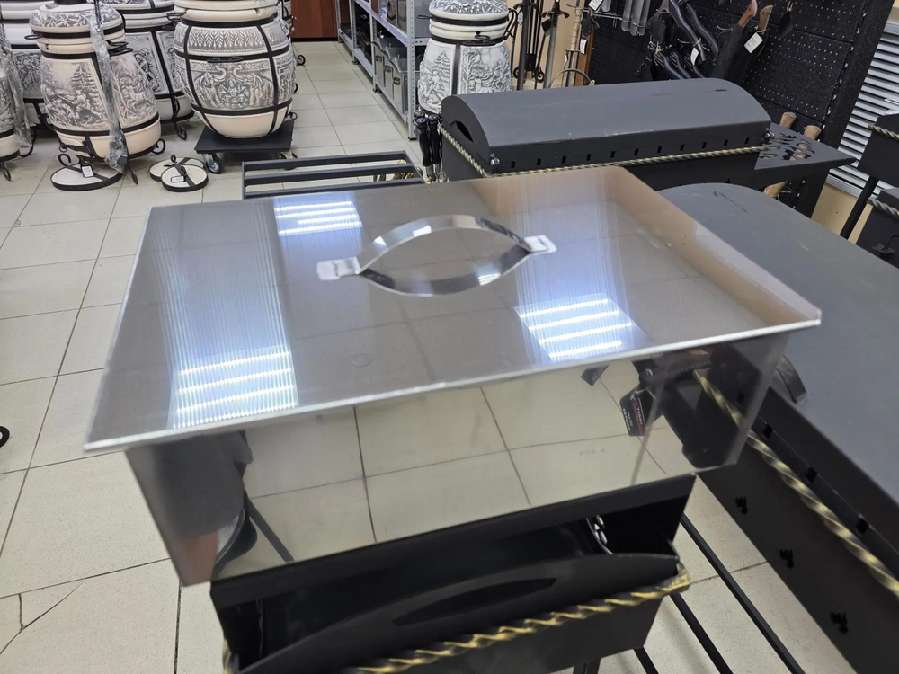 Коптильня из нержавеющей стали 250х400х150 с задвижной крышкой  Компактная и удобная коптильня для домашнего горячего копчения 🔥 Данная модель выполнена из нержавеющей стали толщиной 0,8 мм и отличается от классических вариантов своей конструкцией. Здесь предусмотрен один ярус, а крышка сделана задвижной, а не домиком, как у многих других моделей.  Размер 250х400х150 мм делает эту коптильню отличным вариантом для тех, кто ищет аккуратную, практичную и удобную модель для дома, дачи или отдыха на природе. Она не занимает много места, проста в использовании и хорошо подходит для приготовления небольших порций копченых продуктов.  Характеристики: размер: 250х400х150 мм материал: нержавеющая сталь толщина стали: 0,8 мм конструкция: 1 ярус крышка: задвижная назначение: горячее копчение Преимущества модели: изготовлена из нержавеющей стали компактная и удобная форма один ярус для размещения продуктов задвижная крышка подходит для дома, дачи и отдыха удобна для приготовления небольших объемов продуктов  В такой коптильне удобно готовить:  рыбу 🐟 мясо 🍖 курицу сало колбаски сыр  Эта модель подойдет тем, кто ищет простую и надежную коптильню из нержавейки, с удобной конструкцией и без лишних деталей. За счет компактного размера ее удобно хранить, перевозить и использовать в нужный момент.  Почему выбирают нас: работаем ежедневно график: 10:00–19:00 более 6 лет опыта более 1000 положительных отзывов более 250 отзывов на Авито Оплата: наличные QR-код банковская карта расчетный счет Доставка: по Казани отправка в другие города надежная упаковка  📍 Адрес: г. Казань, ул. Академика Завойского, 21  📩 Пишите в сообщения — подскажем по наличию и ответим на вопросы.  Если вы ищете, где купить коптильню из нержавеющей стали, обратите внимание на компактную модель размером 250х400х150 мм. Такая коптильня отлично подходит для горячего копчения рыбы, мяса, курицы, сала и других продуктов в домашних условиях или на даче. Коптильня из нержавейки удобна в уходе, практична в использовании и занимает минимум места. Благодаря задвижной крышке и компактной конструкции модель подойдет тем, кому нужна надежная домашняя коптильня для небольших объемов приготовления.  Коптильня из нержавеющей стали, коптильня из нержавейки, купить коптильню, домашняя коптильня, коптильня для дачи, коптильня для рыбы, коптильня для мяса, коптильня горячего копчения, компактная коптильня, коптильня 250х400х150, коптильня с задвижной крышкой, коптильня из стали 0.8 мм.