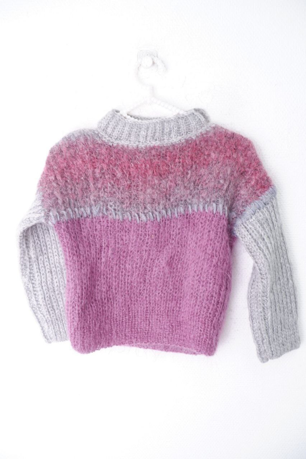 Свитер вязаный шерстяной на 8-9 лет