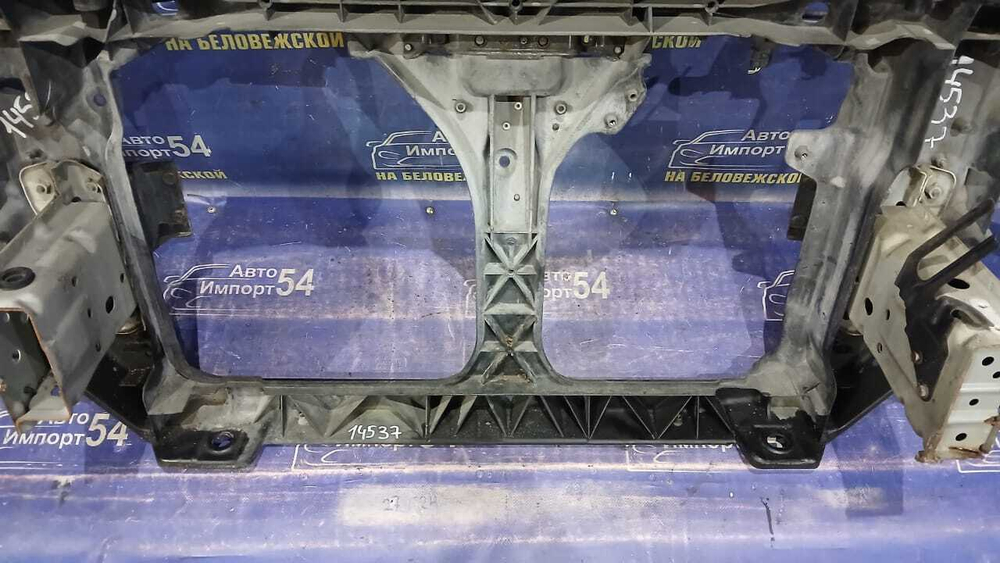 Рамка радиатора / телевизор NISSAN SKYLINE 2001-2004
