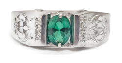 Ювелирное кольцо из серебра с нанокристалом