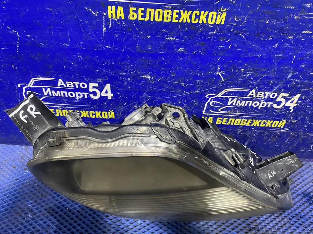 Фара передняя правая Honda STREAM 2001