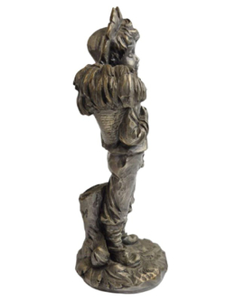 Скульптура "Деревенский мальчик"