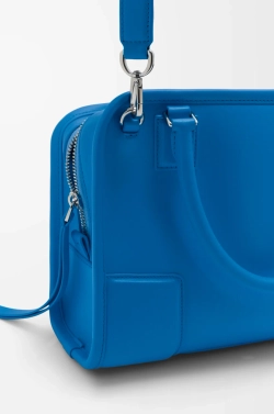 Loewe Маленькая сумка Amazona 180 из мягкой телячьей кожи, ярко-синий