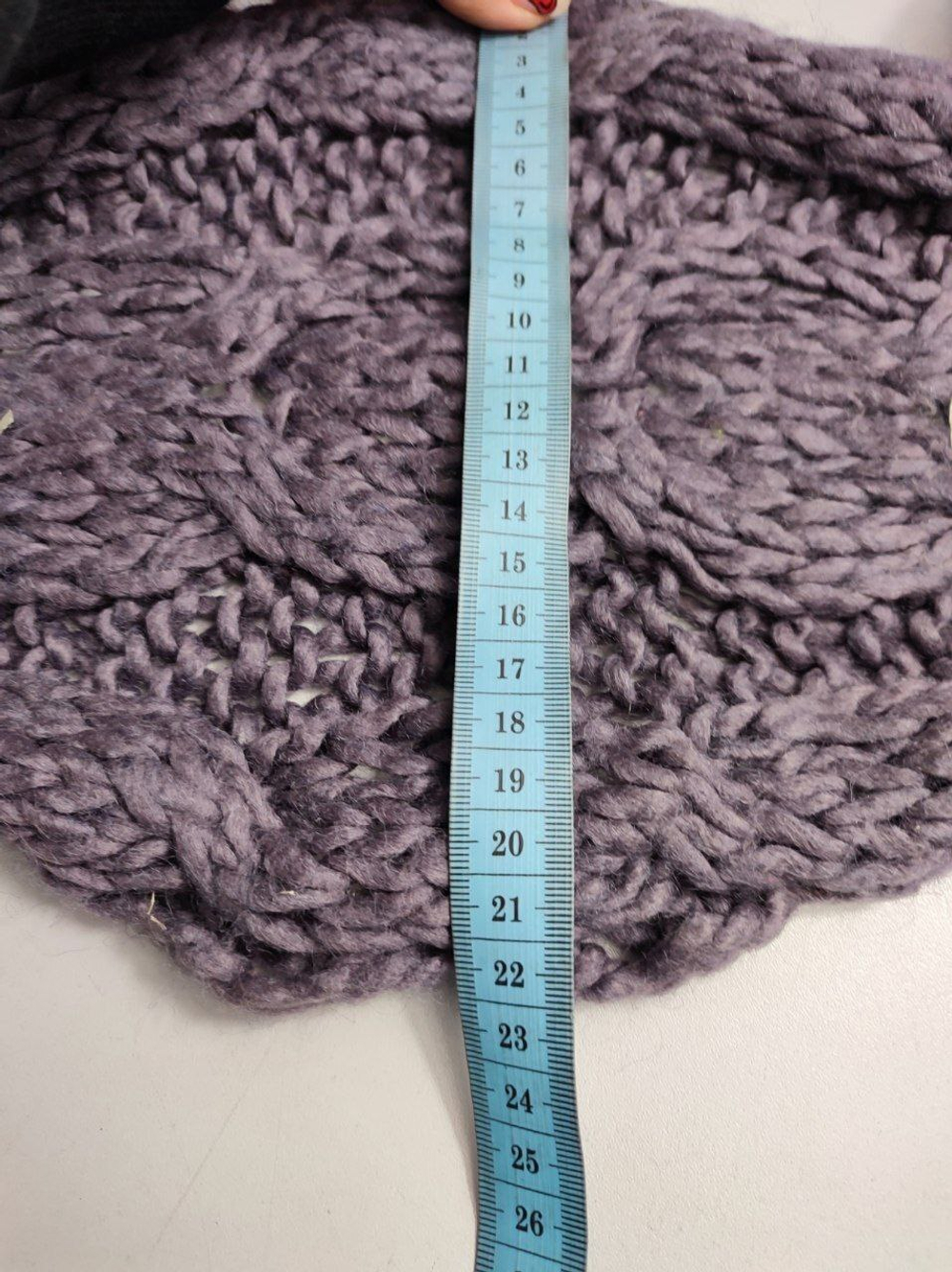 Шарф с помпонами