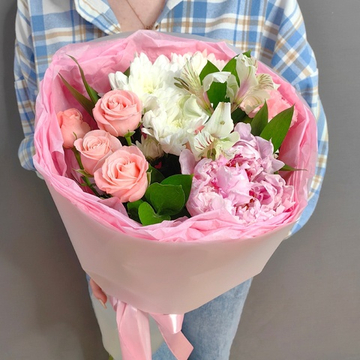 Авторский букет с пионом