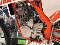 Мотоцикл Avantis Enduro 250 21/18 (ZS172FMM, возд.охл.) 2020 (Белый (K)