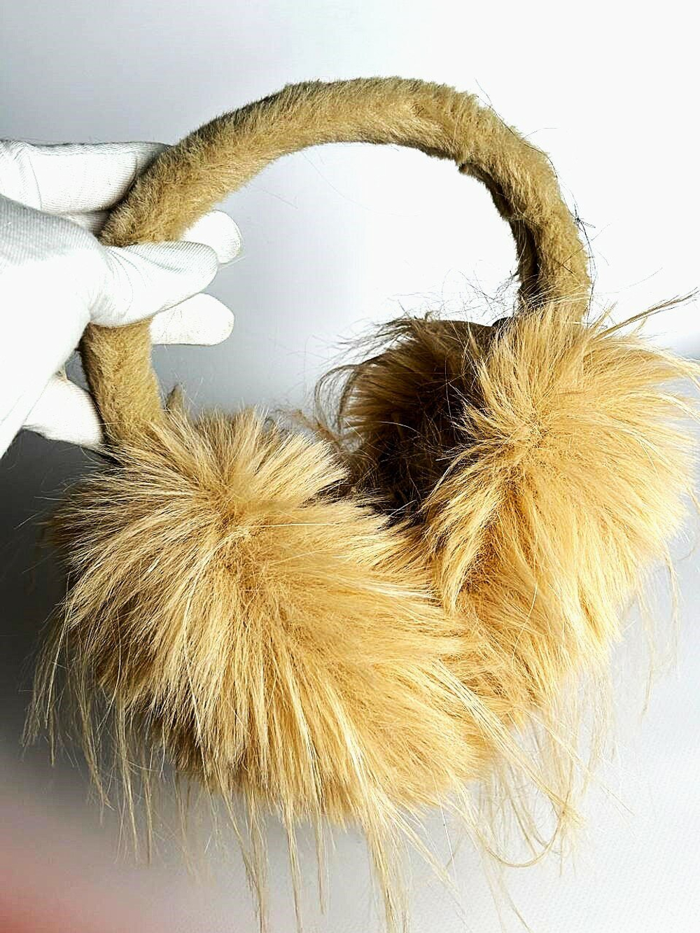 Меховые  наушники "Мех-страус". Тенденция 2025. Теплые уютные  Цвет бежевый