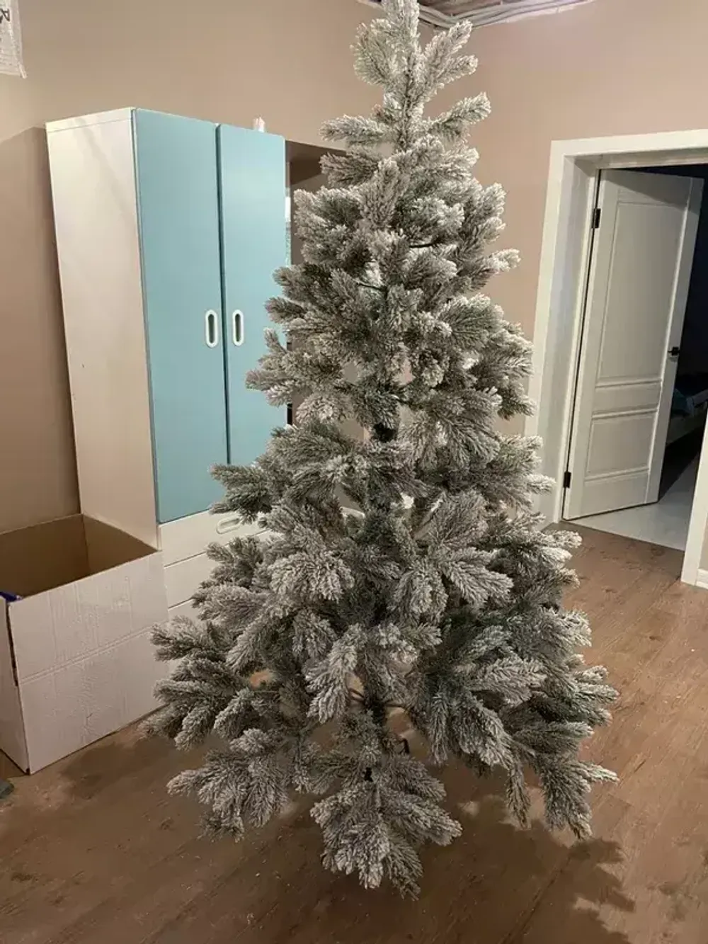 Заснеженная елка «Аляска» GT (Литая хвоя) 210 см / 2,1 м