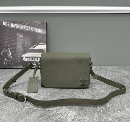 Сумка-мессенджер Louis Vuitton
