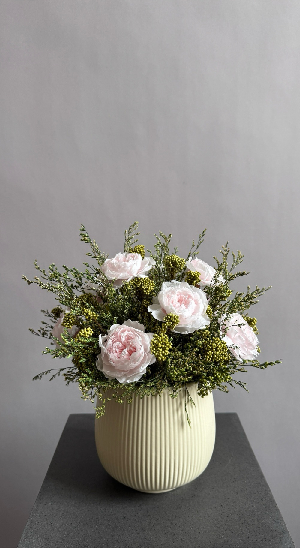 Композиция в кашпо Кермек