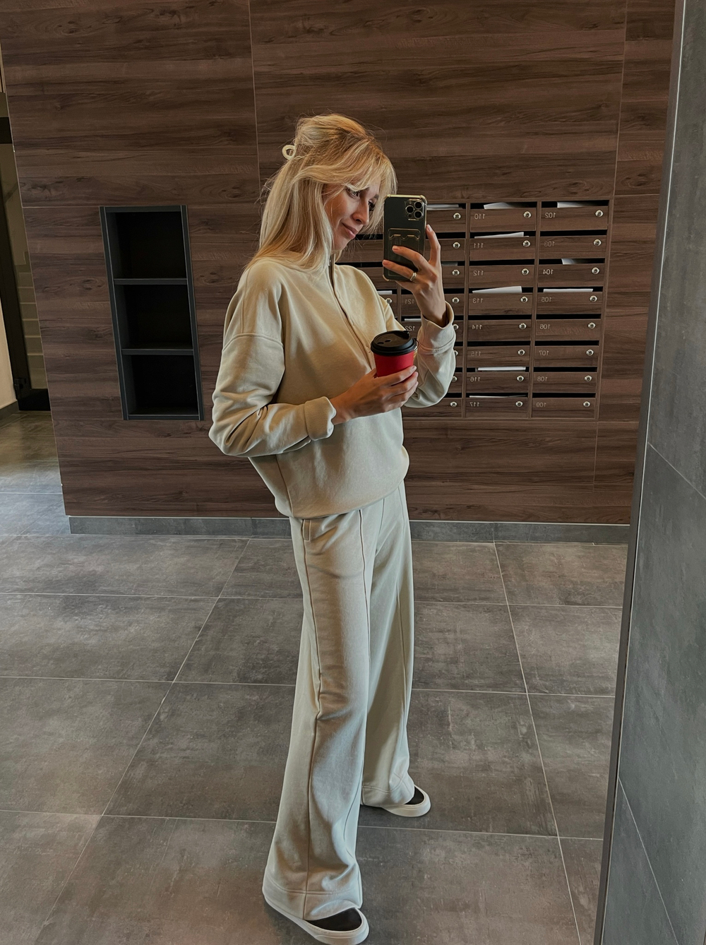 Костюм спортивный из футера песочный