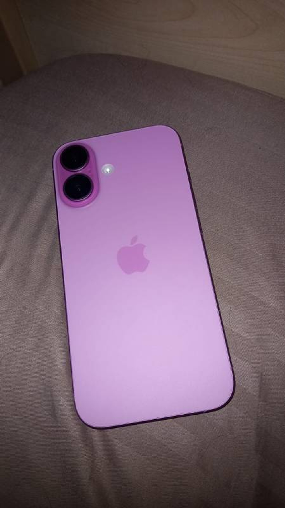 Apple iPhone 16