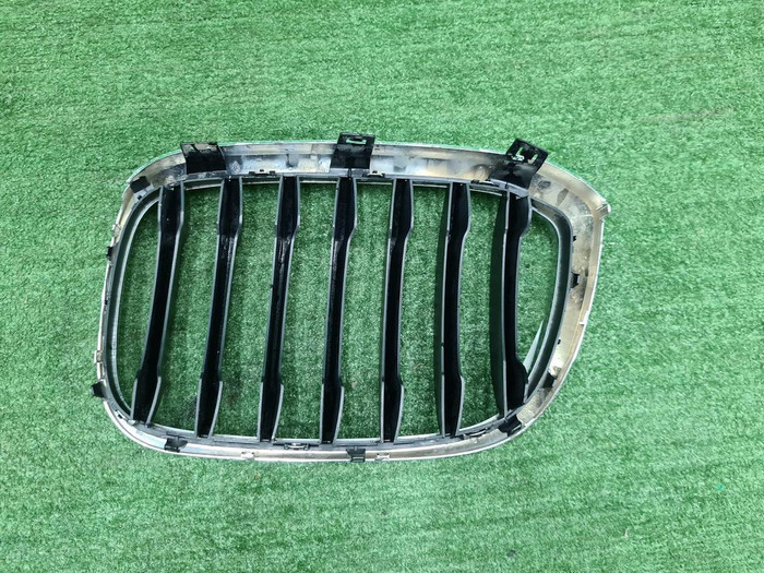 Решетка радиатора правая BMW X3 G01 X4 G02 (17-21)