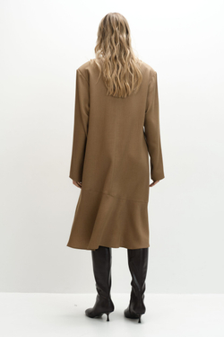 Платье с воланом