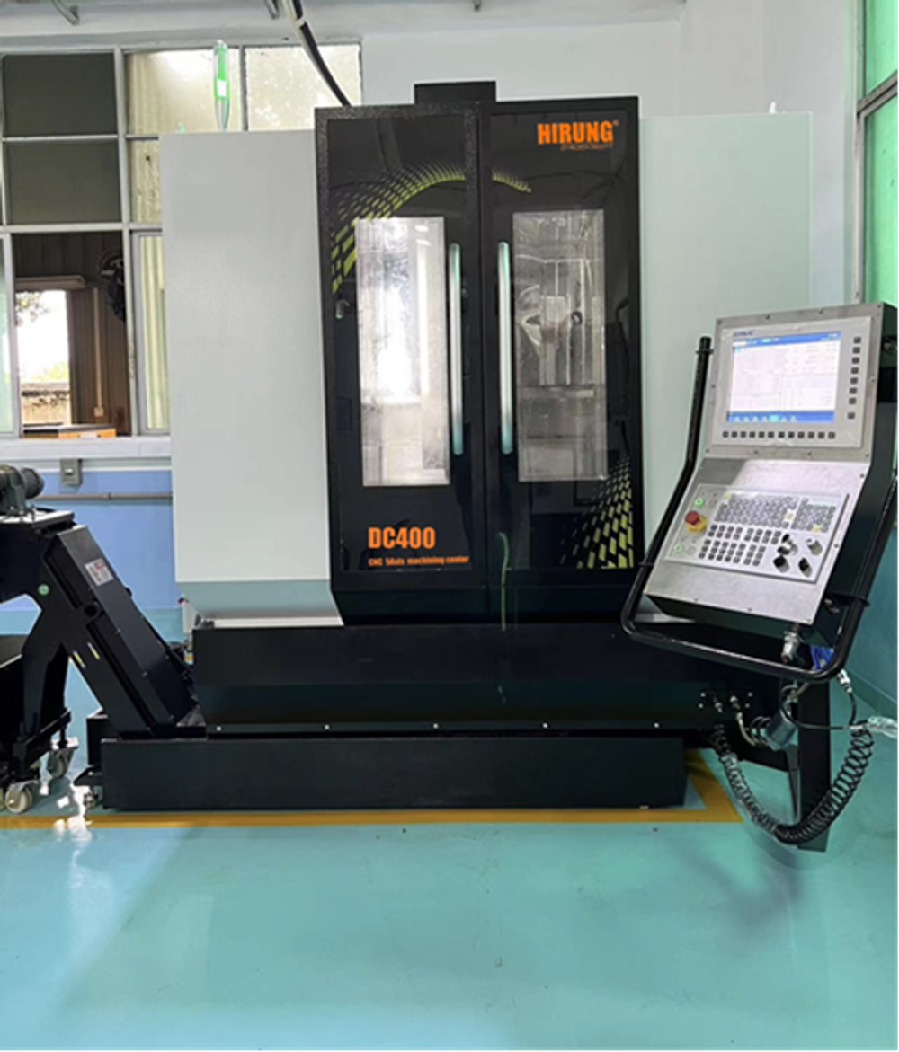 Пятиосевой фрезерный обрабатывающий центр DС630 с системой ЧПУ «Syntec 220MA-5A» LCD монитор 15”