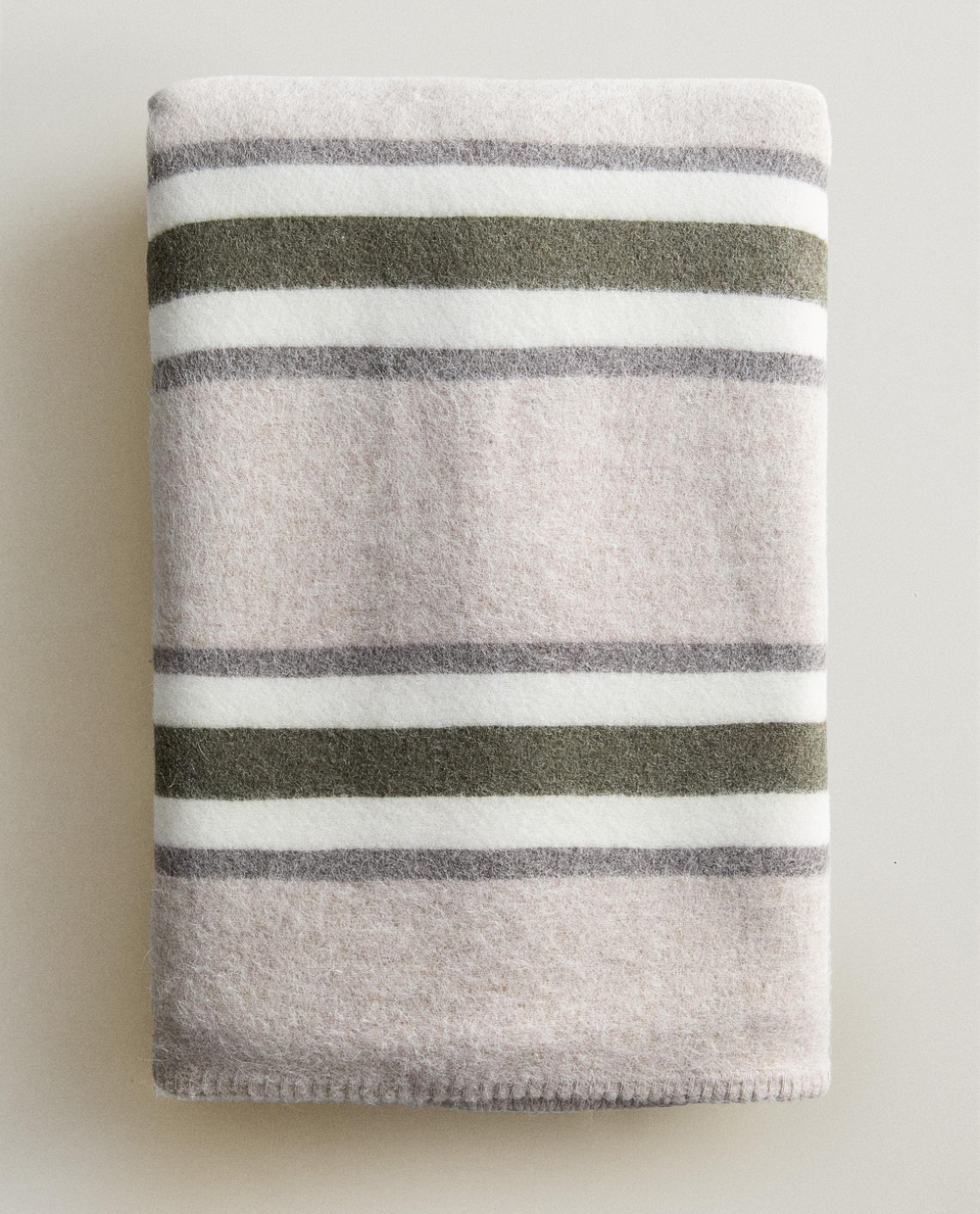Zara Home плед из шерсти, хаки, в полоску, 140x190 см