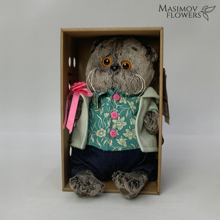 Басик в твидовом пиджаке с розой