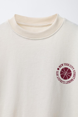 ZARA ФУТБОЛКА С ПРИНТОМ, ЭКРЮ