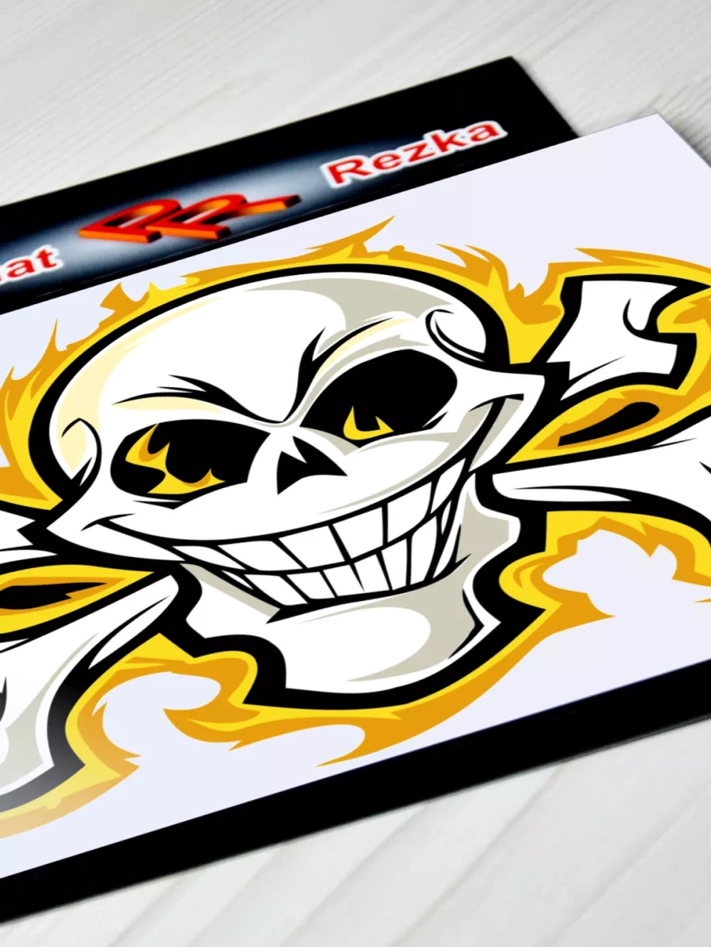 Наклейка - Череп с костями в огне