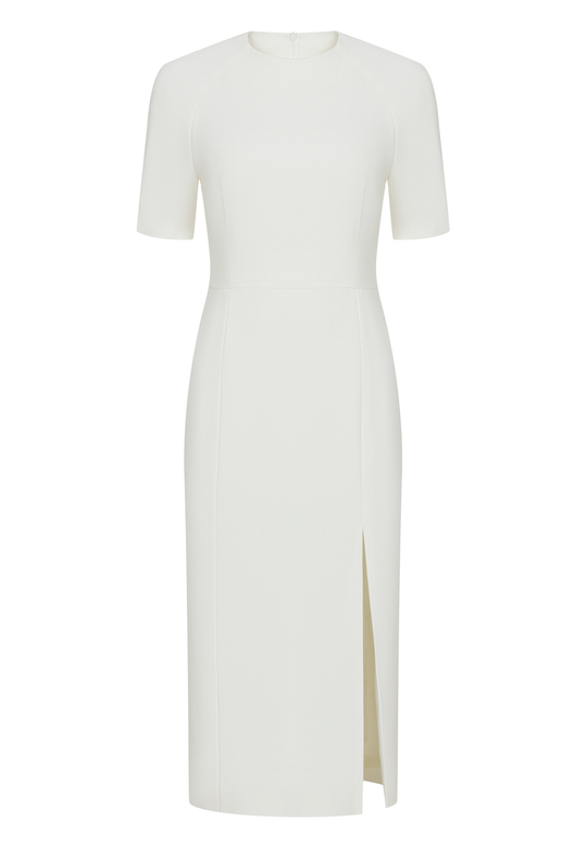 Платье-футляр с разрезом в белом цвете