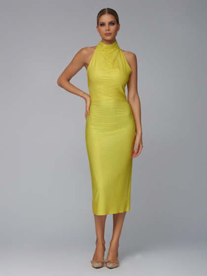 Женское платье миди жёлтое с кристаллами и воротником-хомутом