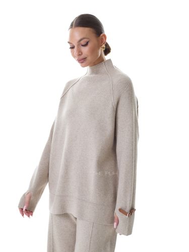 Бежевый трикотажный костюм с брюками