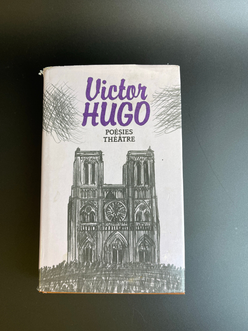Книга Victor Hugo " Poesies theatre" М.Радуга 1986 год СССР (Виктор Гюго. Избранное. На французском и русском язяке)